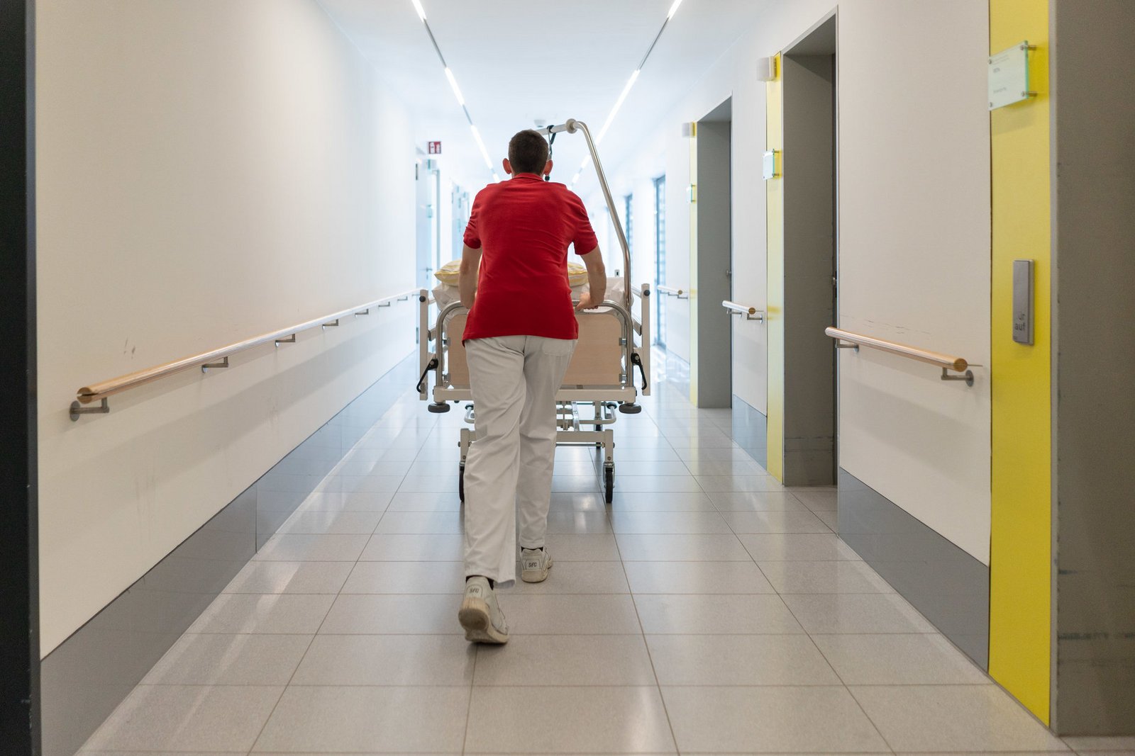 Bettentransport im Krankenhaus Hedwigshöhe