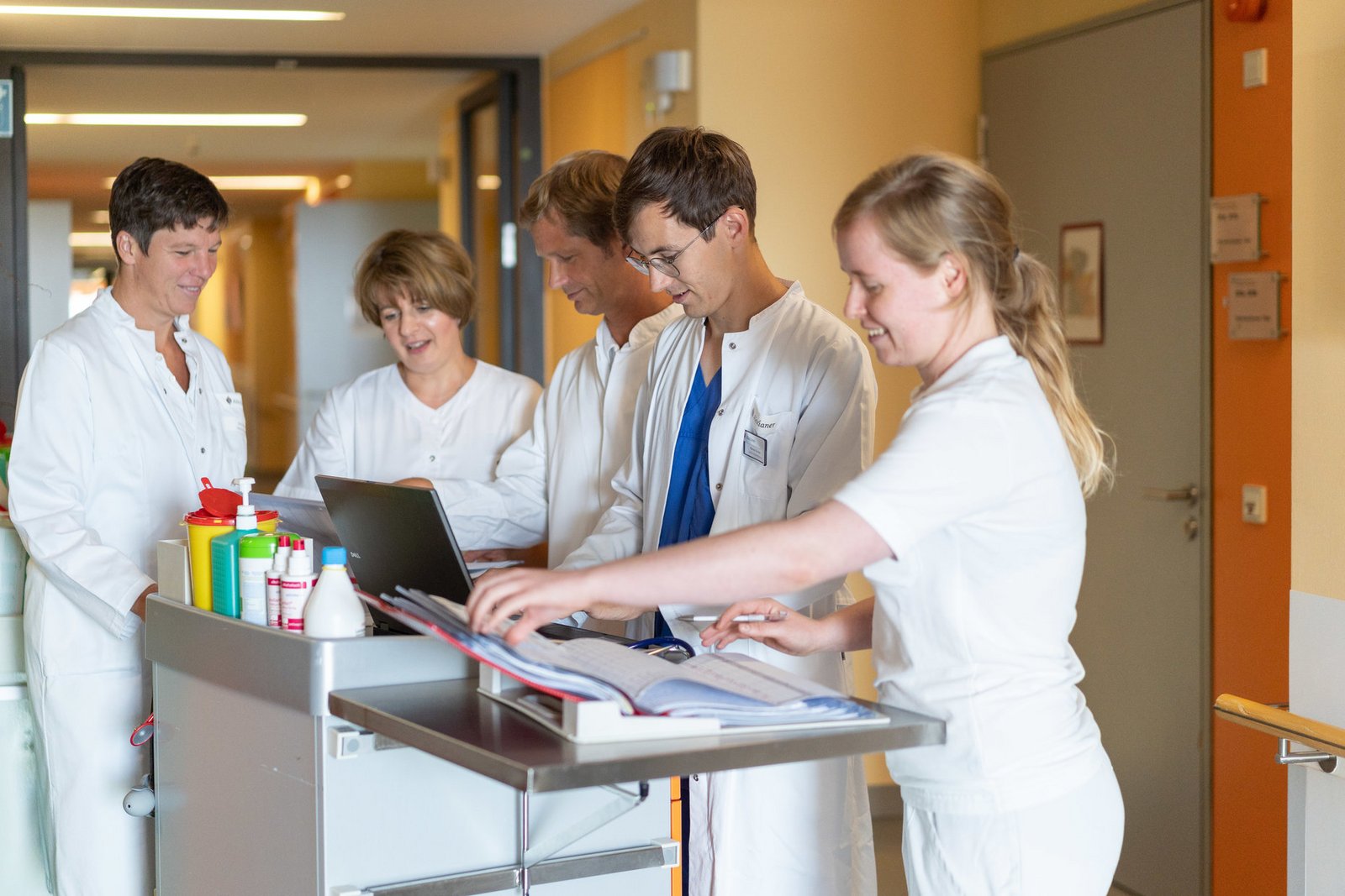 Ärztliche Visite in der Klinik für Geriatrie