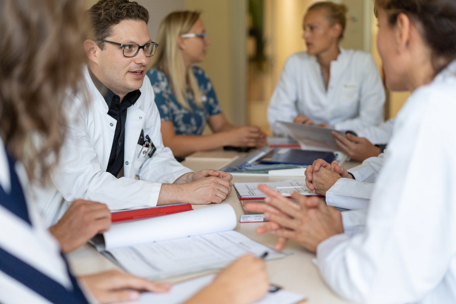 Teambesprechung in der Klinik für Psychiatrie, Psychotherapie und Psychosomatik