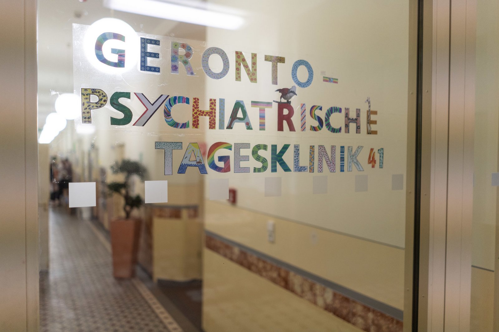 Eingang zur Gerontopsychiatrischen Tagesklinik St. Lucia